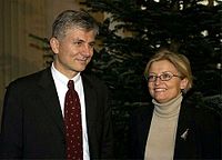 Đinđić şi ministra suedeză de externe Anna Lindh (asasinată și ea la șase luni după Đinđić.jpg