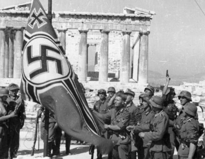 Ridicarea steagului nazist pe Acropole.jpg