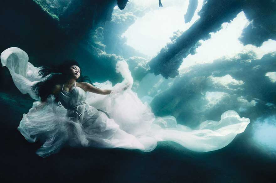 bali-shipwreck-divers-underwater-photoshoot-benjamin-von-wong-3.jpg