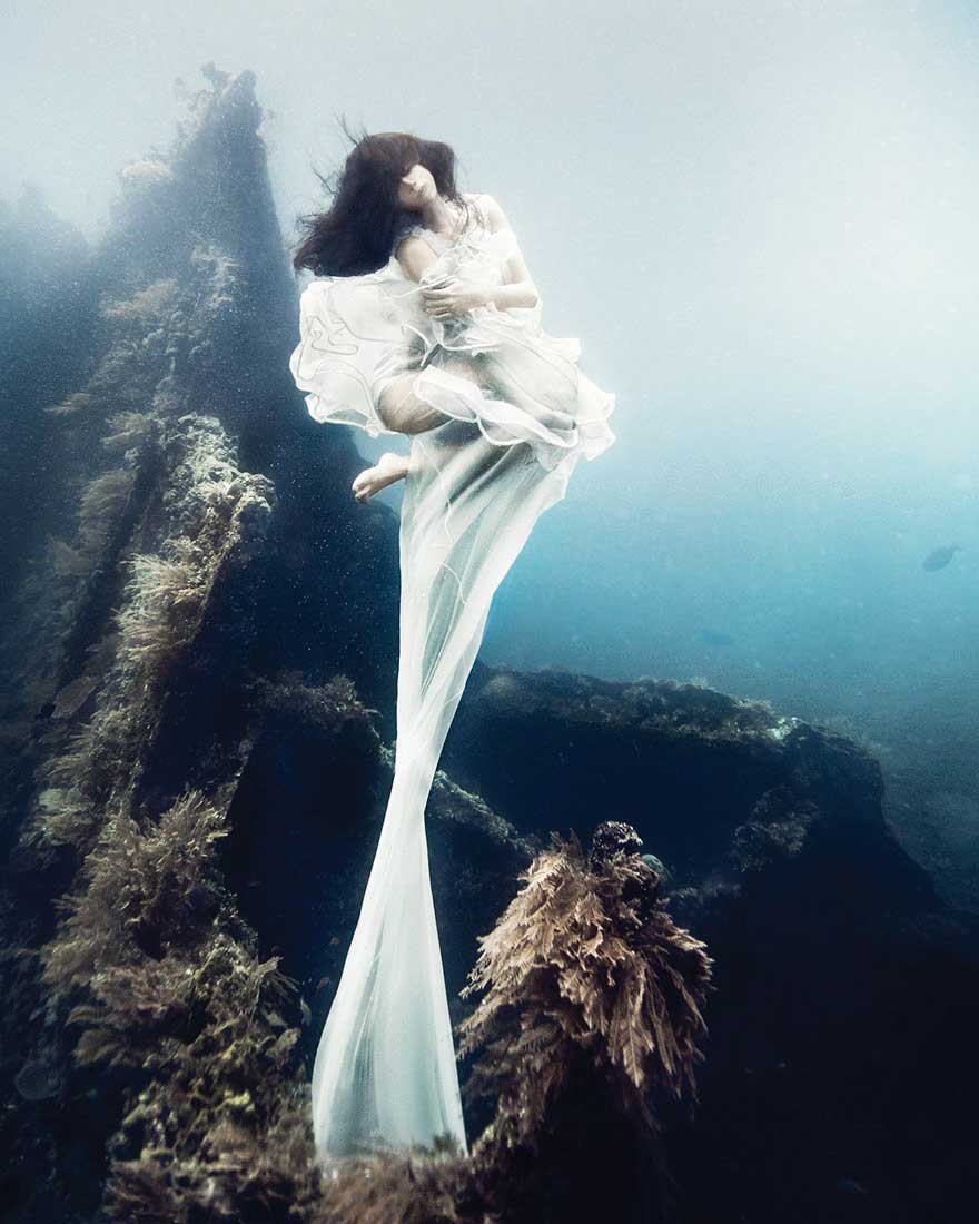 bali-shipwreck-divers-underwater-photoshoot-benjamin-von-wong-2.jpg