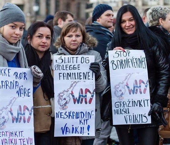 Manifestație a unor părinți lituanieni la Oslo împotriva barnevernet.jpg