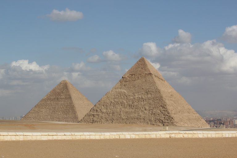 dve-piramide-768x512.jpg